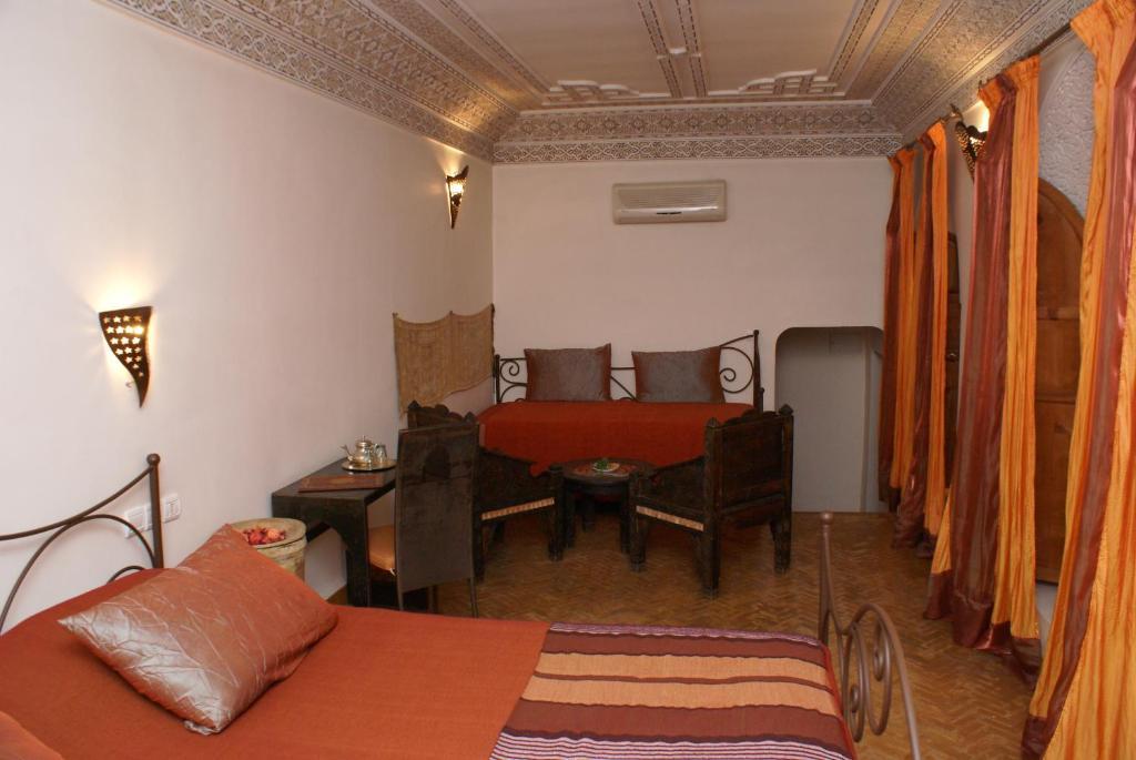 Riad Attarine Fès Rom bilde