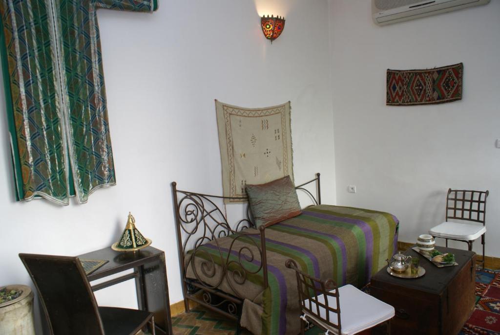 Riad Attarine Fès Rom bilde
